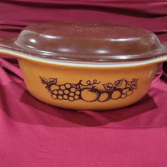 Vintage Pyrex Old Orchard 1.5 QT Ovenware Oval Casserole Dish with Brown Lid - Picture 2 of 8